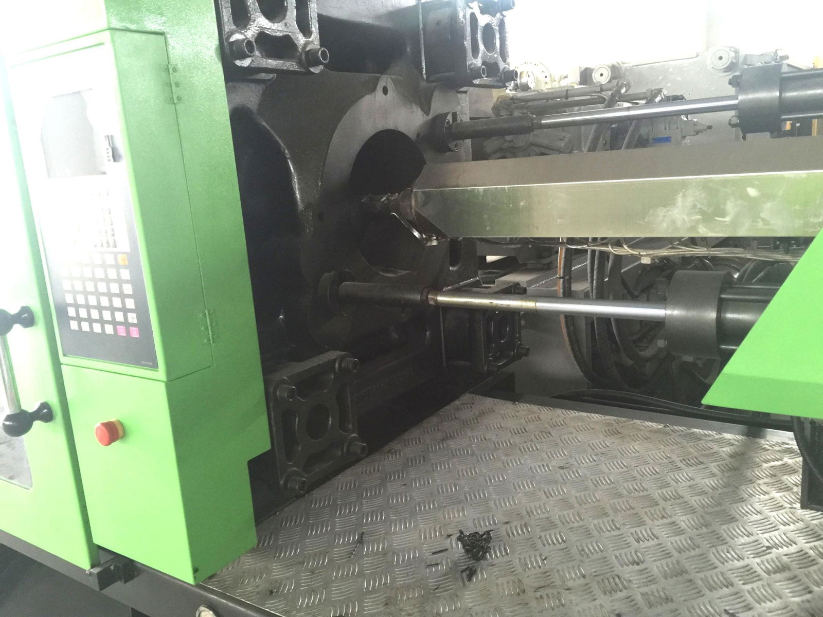 Donghua 320t (variable pump) used Injection Molding Machine 4