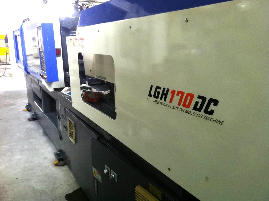 LG 170t Two Color used Injection Molding Machine