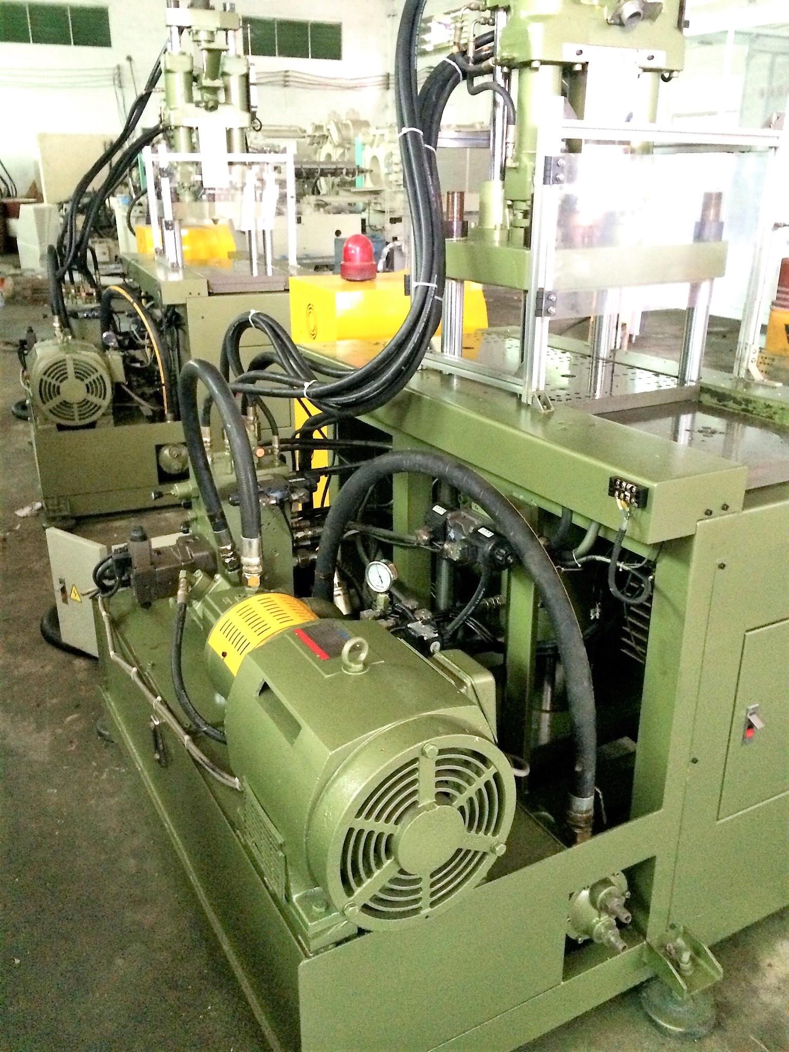 Kinki 45t used Vertical Injection Molding Machine (double sliding table) 4
