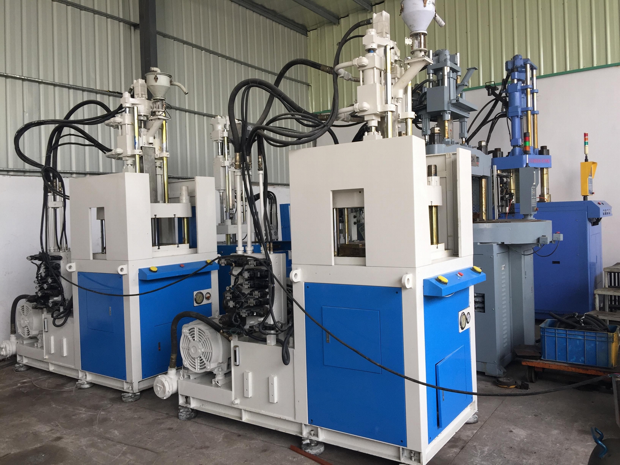 Enaiviv 100t used Vertical Injection Molding Machine AMV100 (China