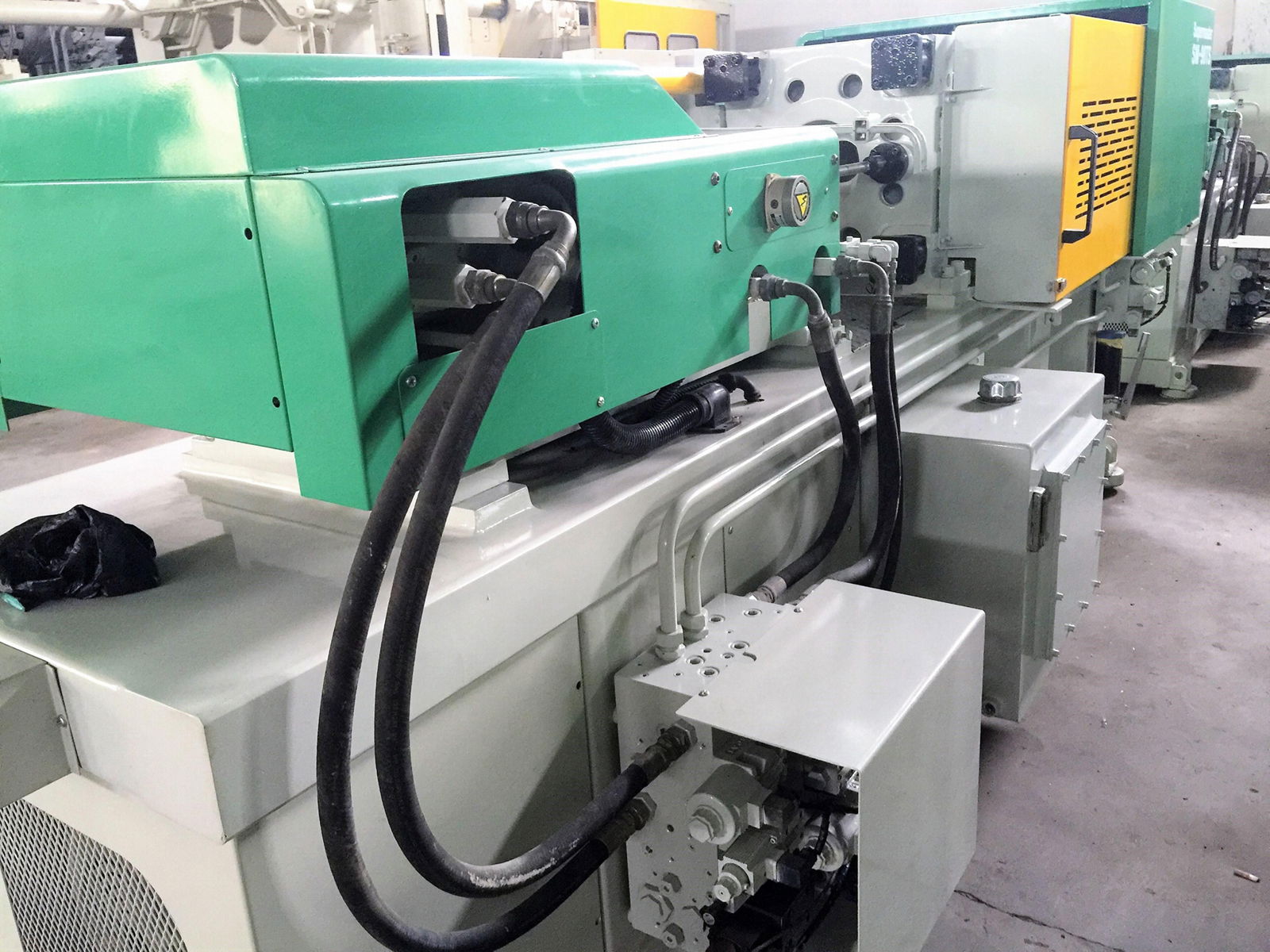 Chen Hsong Supermaste r 90t (SM90TS) used Injection Molding Machine 3