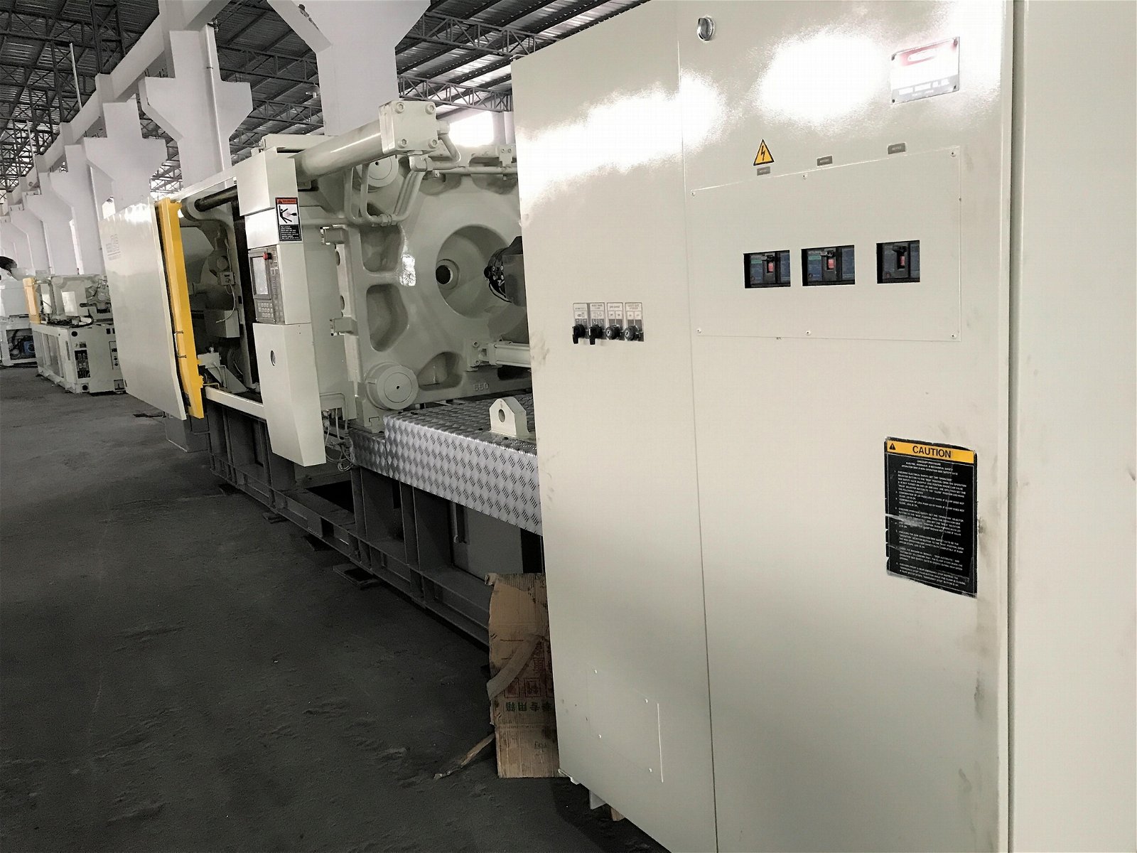 Toshiba 550t (IS550GS)  year 2009 used Injection Molding Machine 4