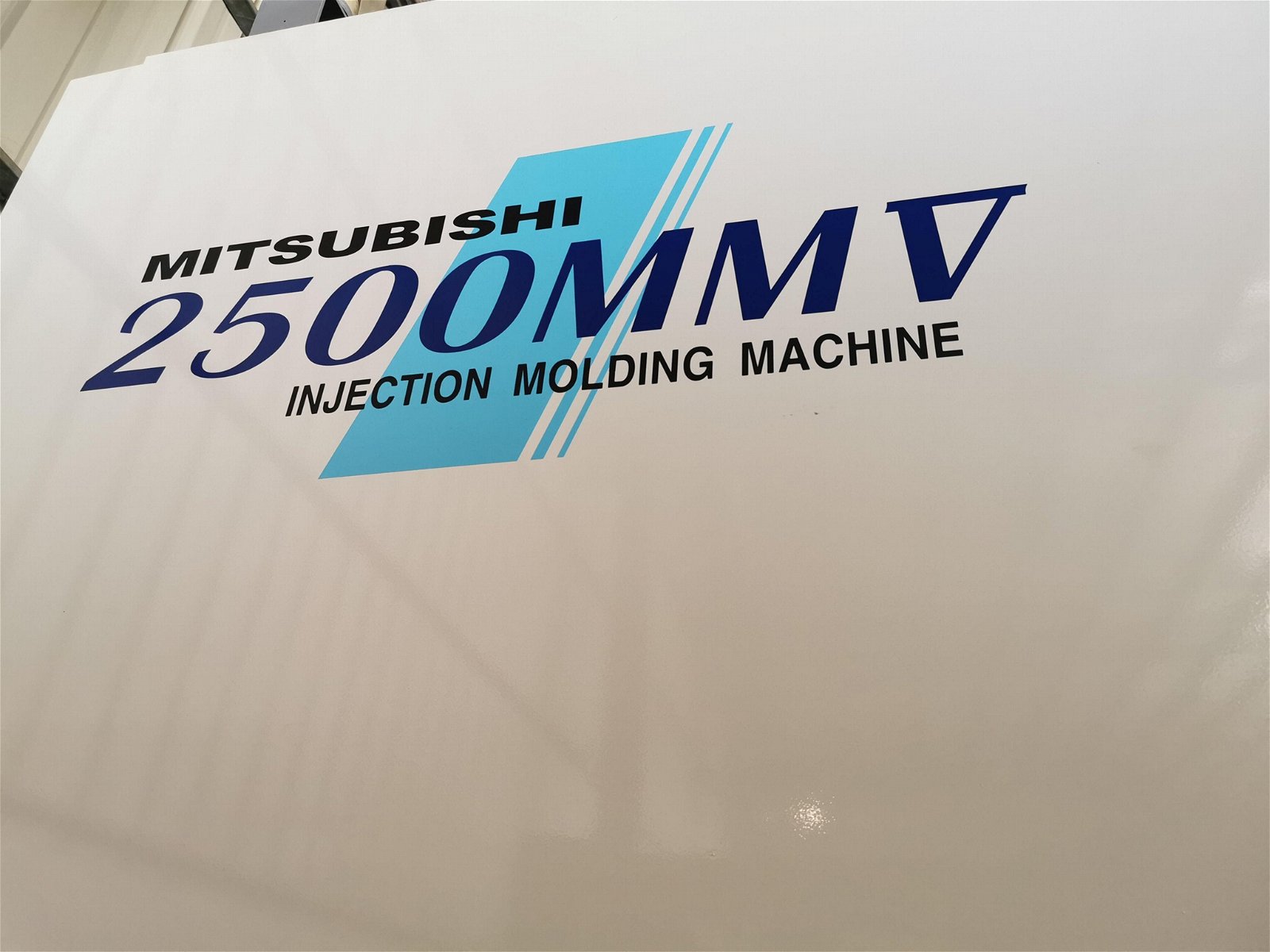 日本三菱2500吨二手注塑机