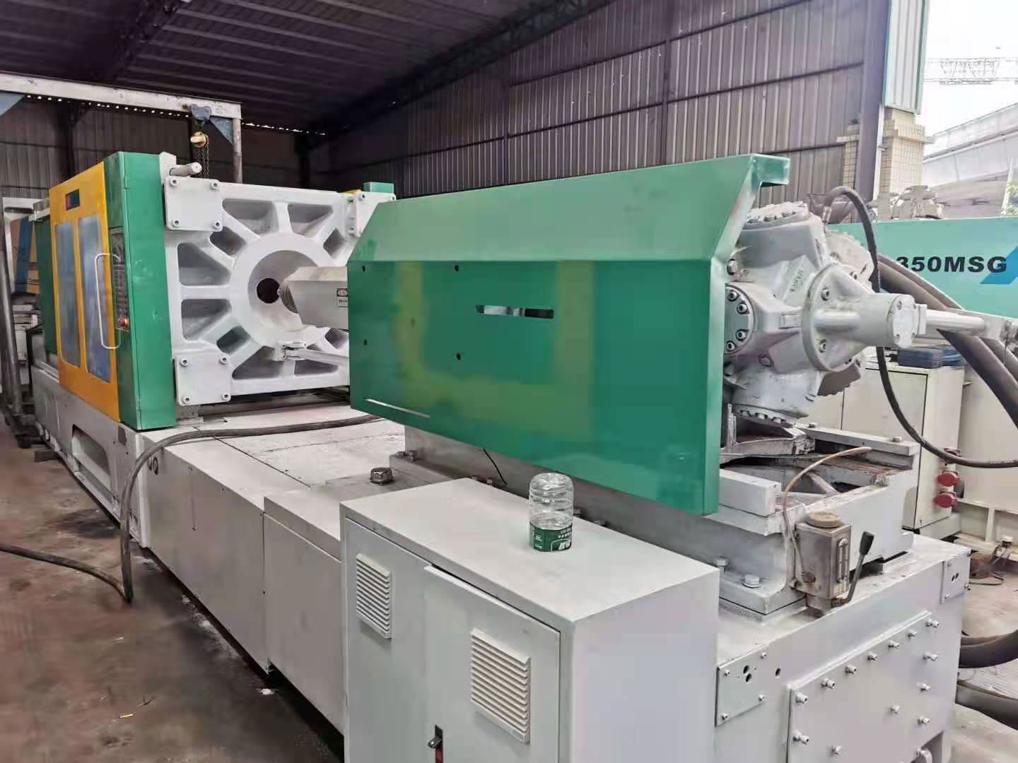 Chen Hsong SuperMaster SM650 used Injection Molding Machine 2