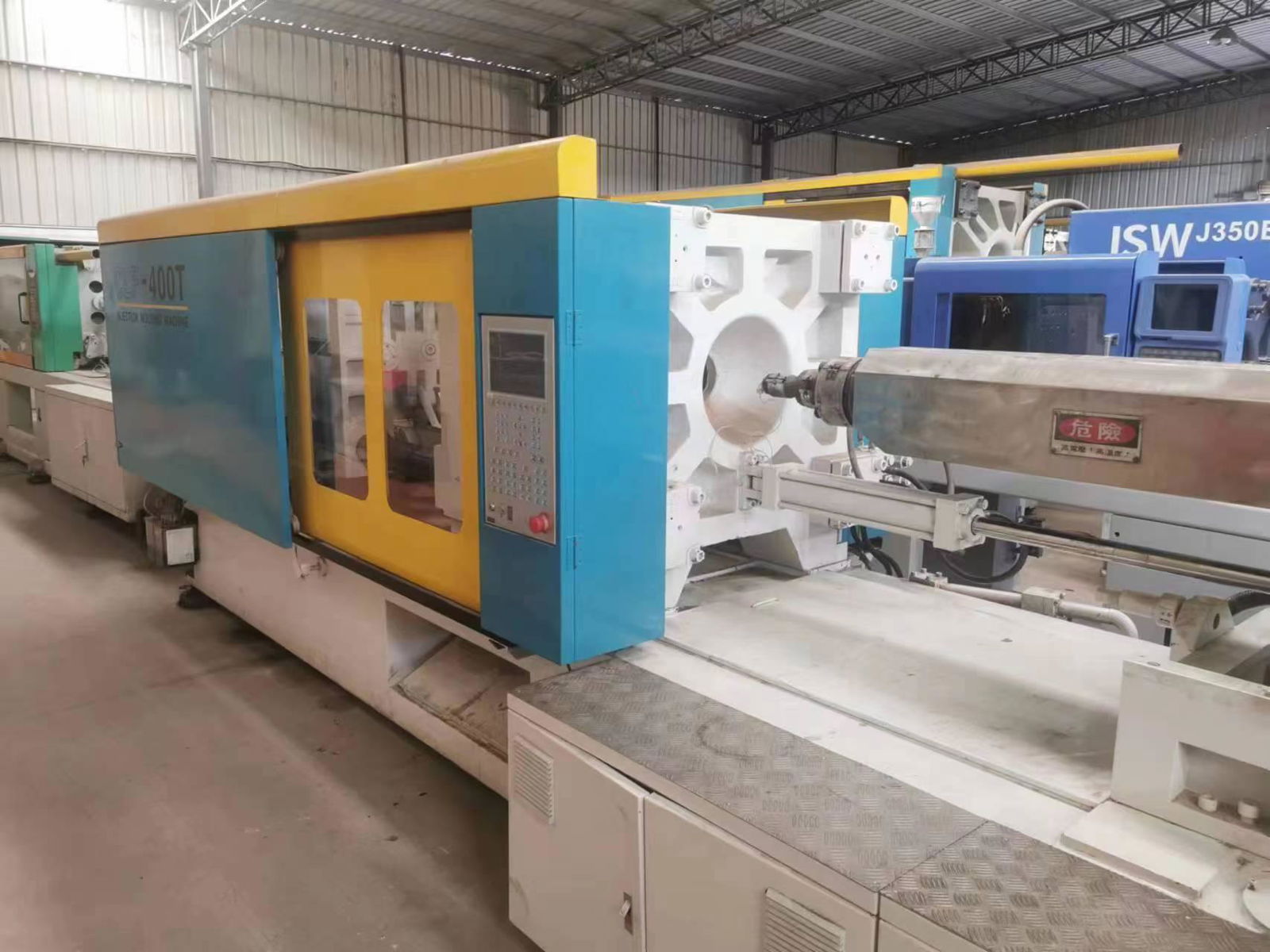 Chuan Lih Fa CLF-400T used Injection Molding Machine 4