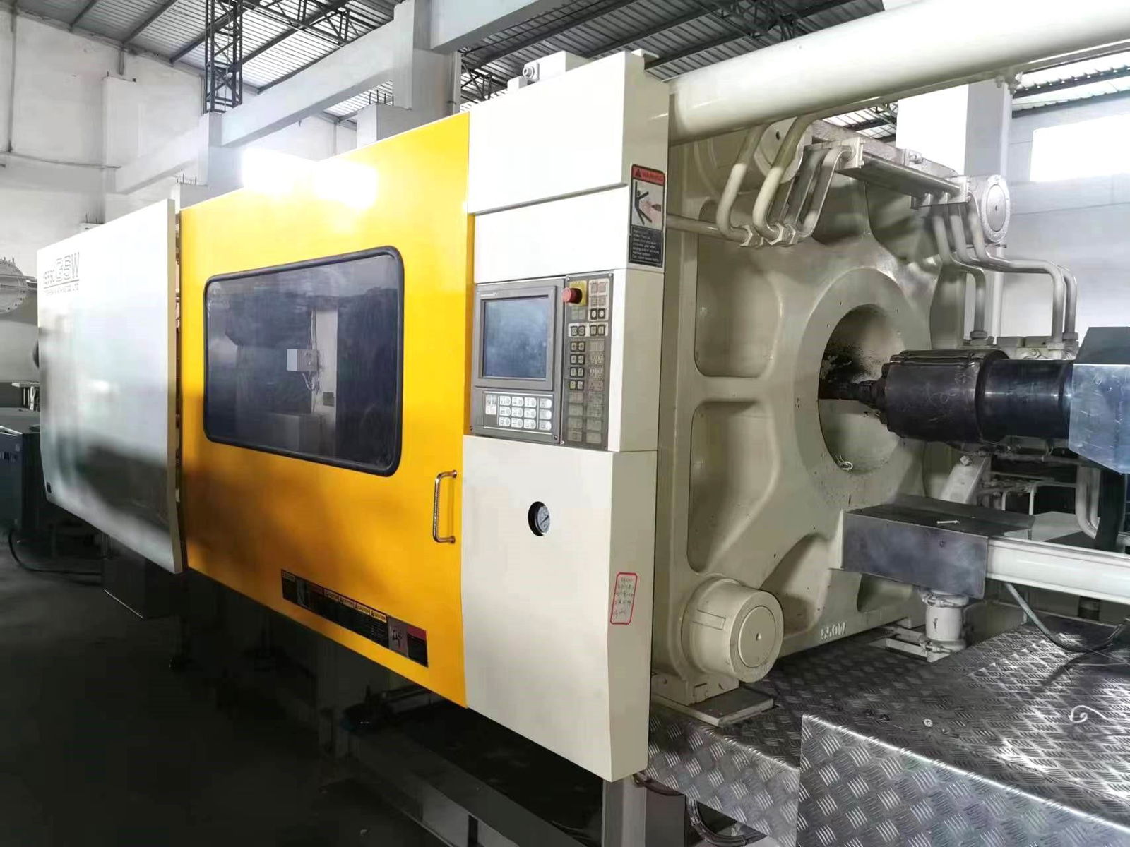 东芝IS550GSW (加大模板) used Injection Molding Machine 2