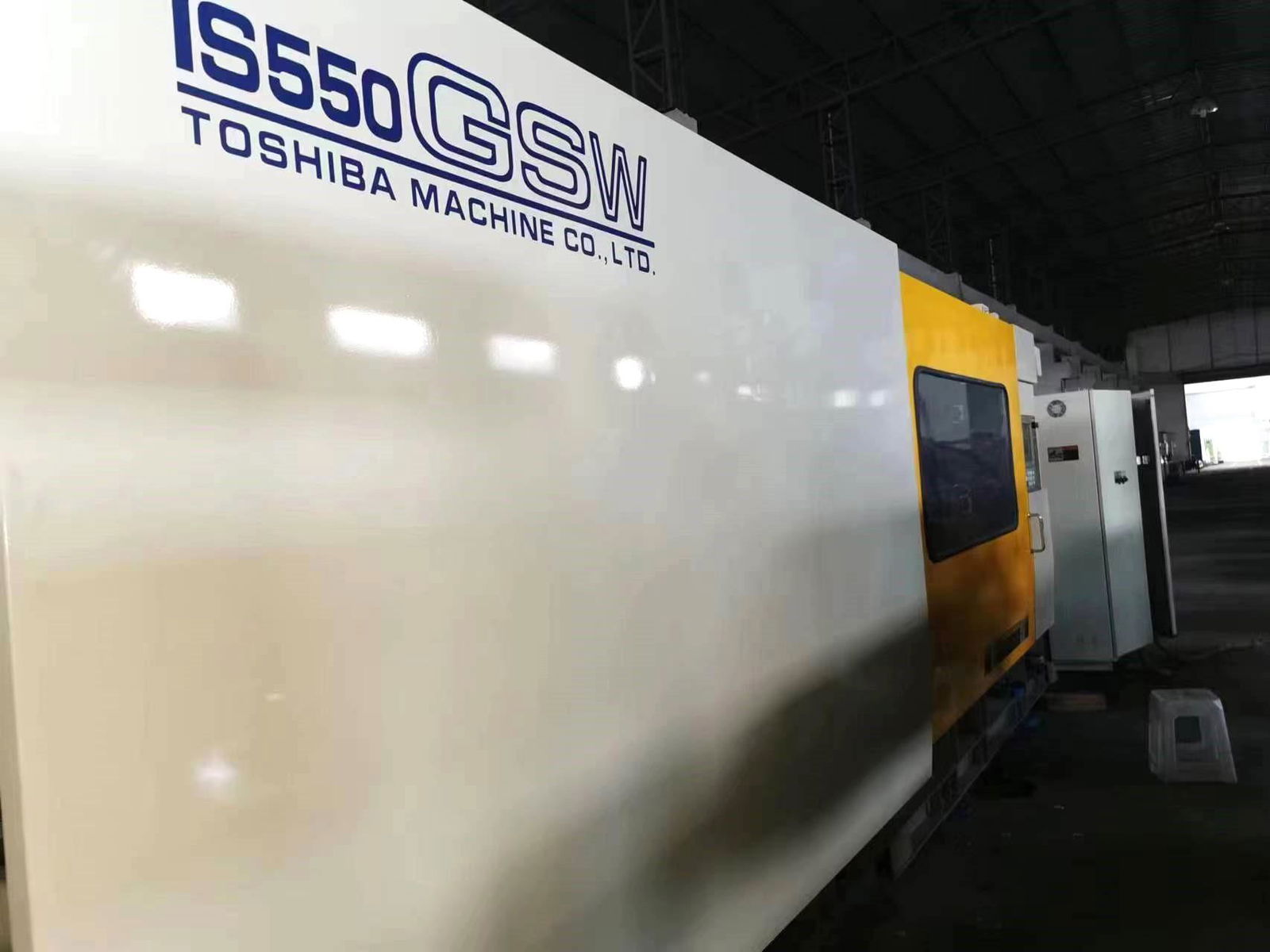 东芝IS550GSW (加大模板) used Injection Molding Machine 4