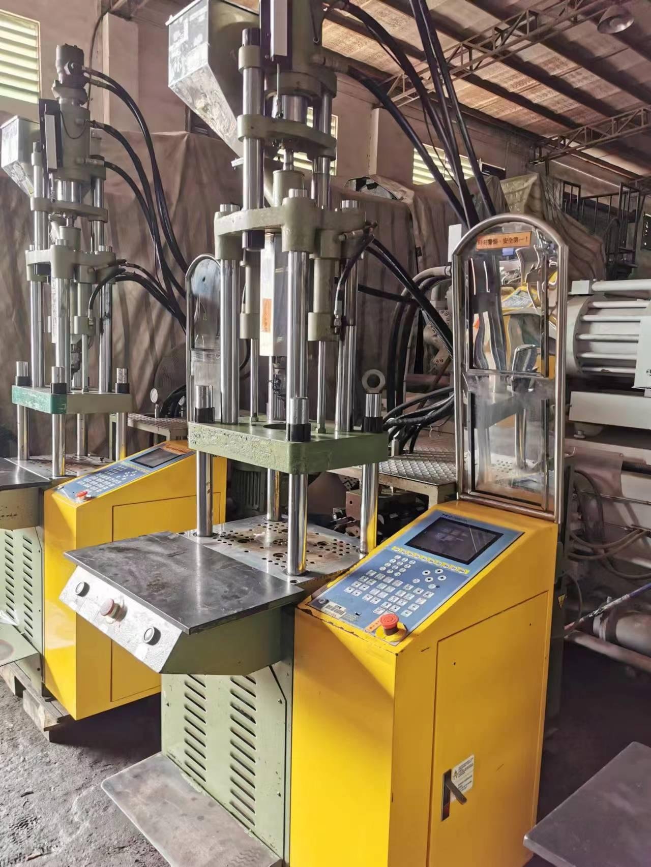 Taiwan Kinki 30t used Vertical Injection Molding Machine