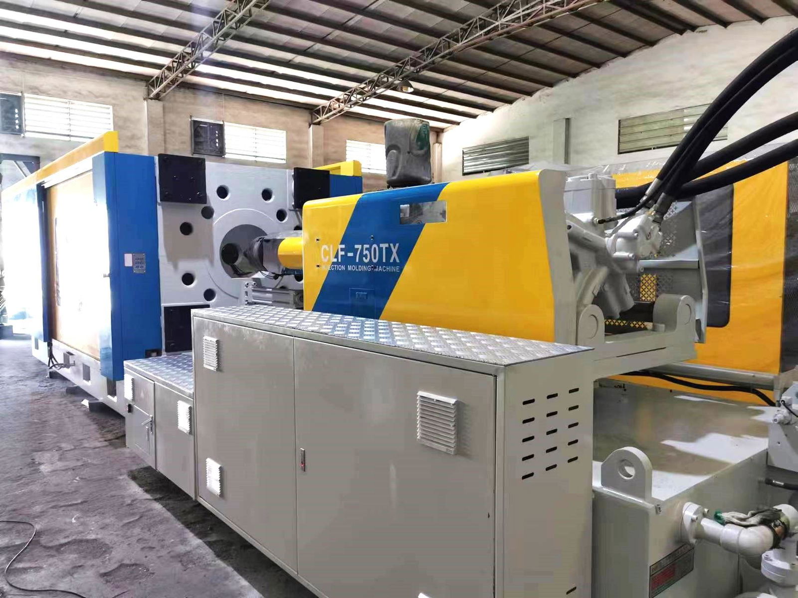 Taiwan CLF-750TX used Injection Molding Machine 4