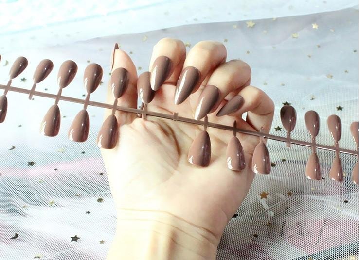 Almond false nails in box packing 4