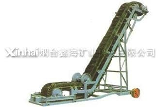 Belt conveyor with High inclination angle and waved guard side
