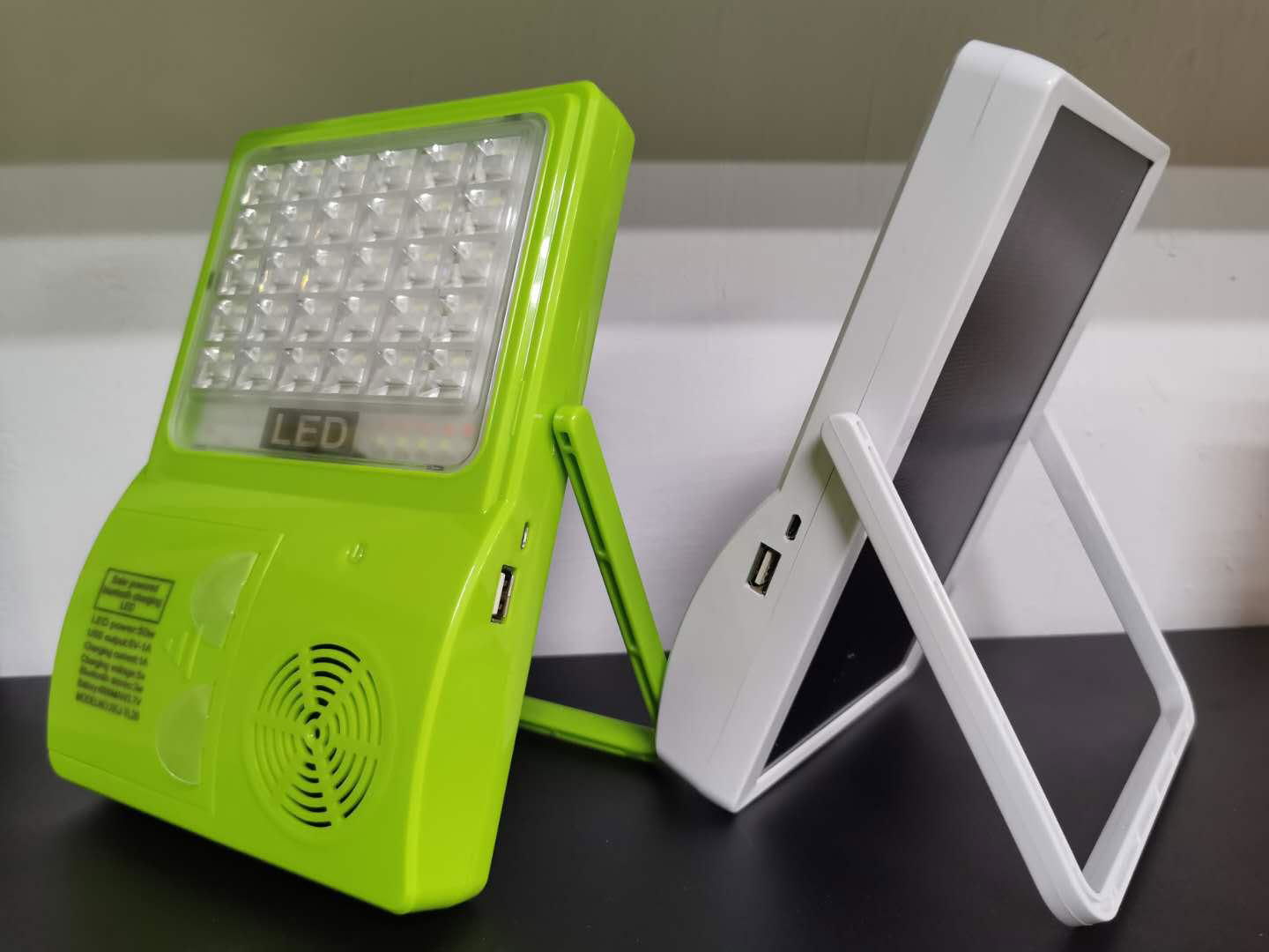 Bluetooth Solar Charging light