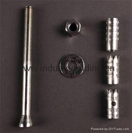 Self-locking expansion bolt for building hardware