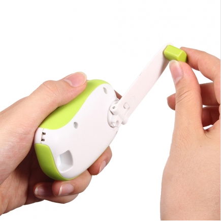 Mini Hand crank mobile charger 4