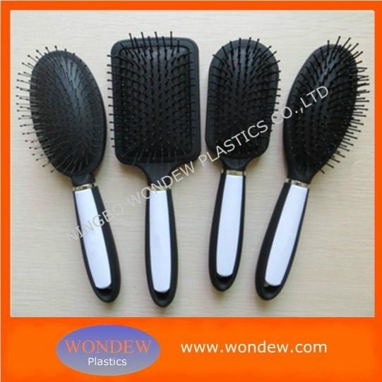 Plastic hair brush 