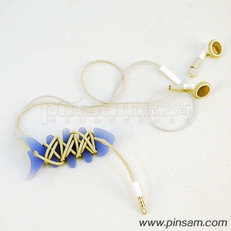 fish shaped silicone cable tidy 2