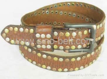 Man‘s fashion bump nail leather belt