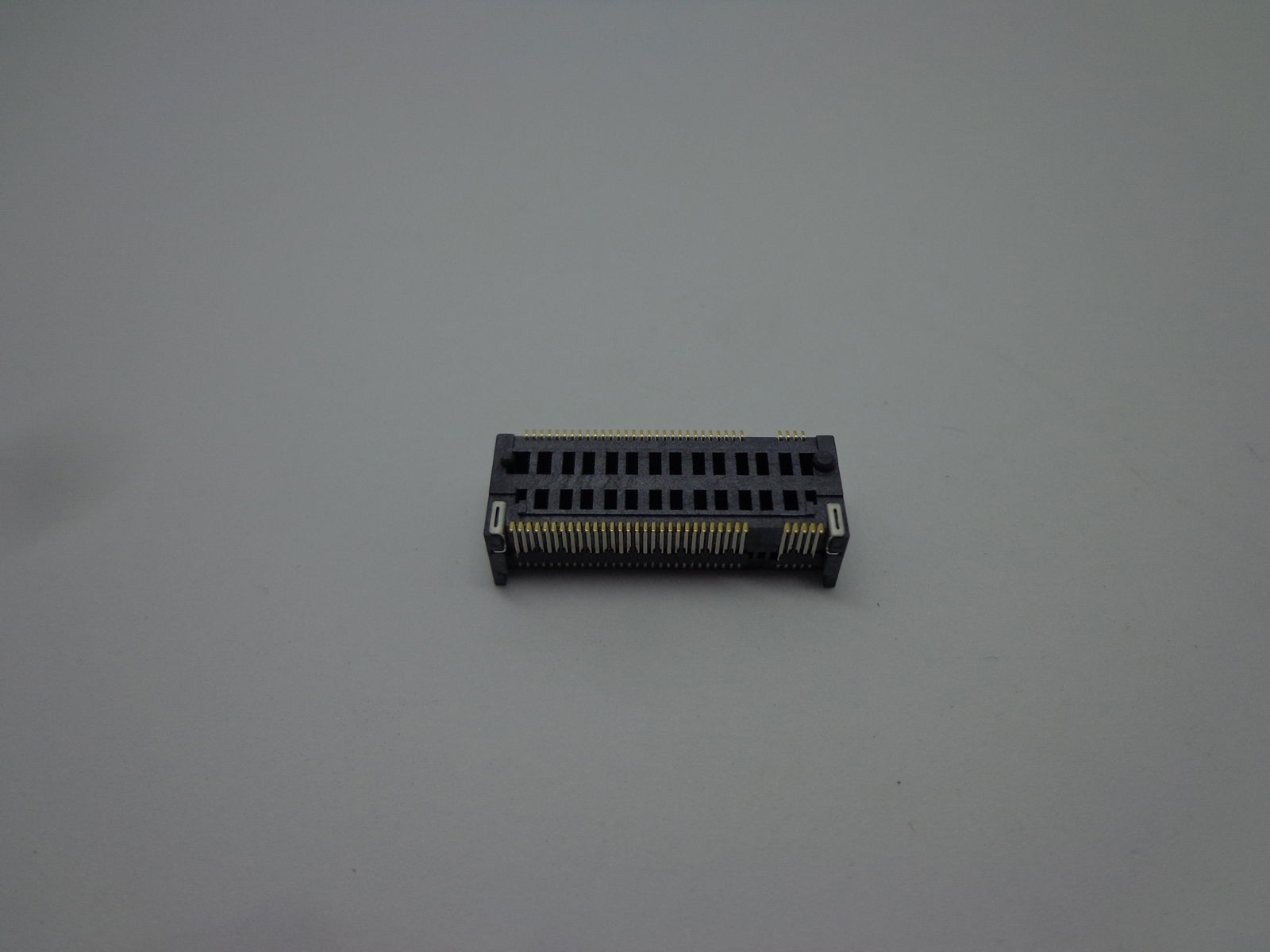 MDT580M02002 Amphenol 存储和服务器连接器PH=0.5mm,H=5.8mm,Key M，15μin  3