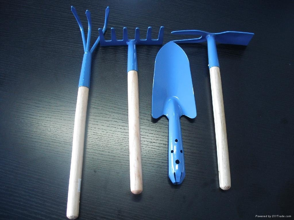 wooden handle garden tools