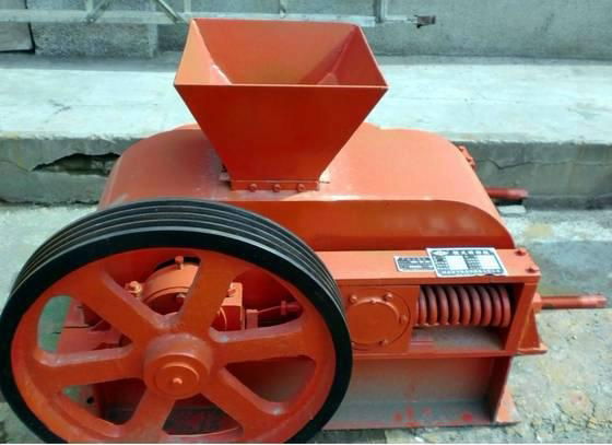 Double rollers crusher 
