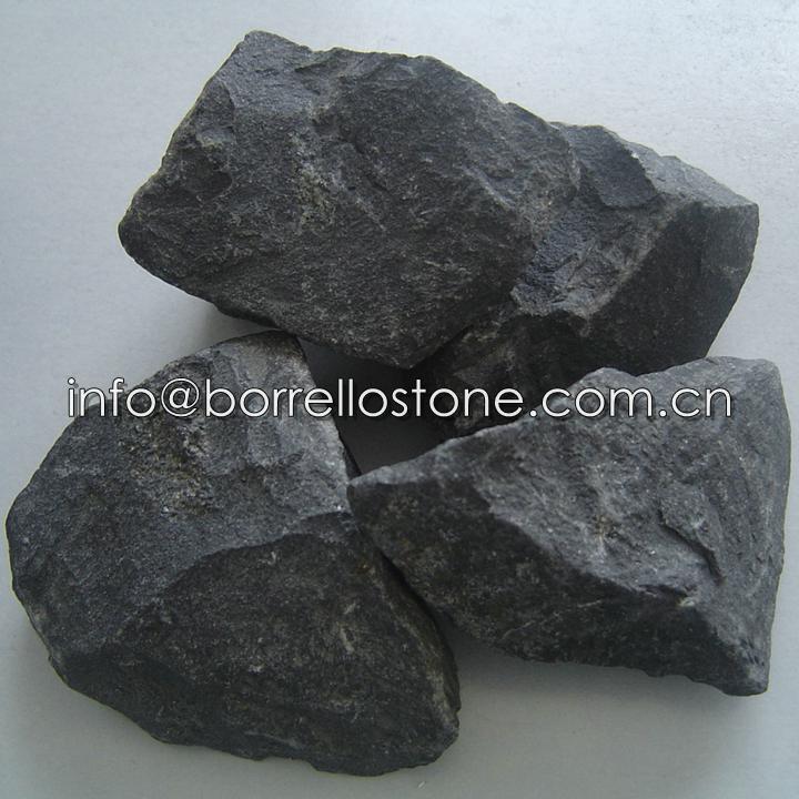 black basalt stone chips 3