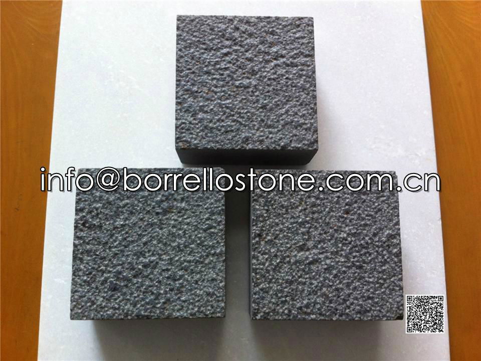 bush hammered black granite stone 2