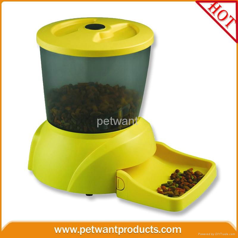 Medium-capacity Automatic Pet Feeder with LCD play 2