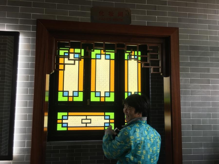 實木原色玻璃搭配精美家居仿古滿洲仿古門窗 4