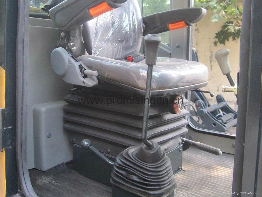 0.8T Capacity Articulated Loader 4
