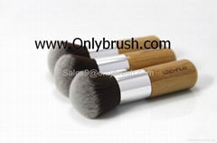 Powder brush