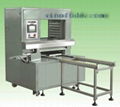 Automatic tray arranging machine