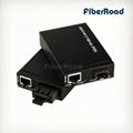 Mini 10/100/1000Base-TX to 1000Base-FX Media Converter with 5~12V DC 2