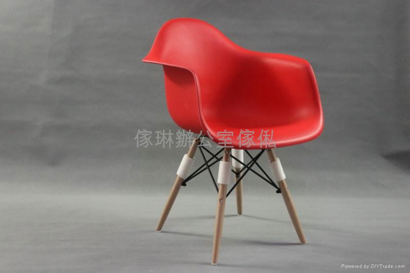 胶壳木脚椅 2