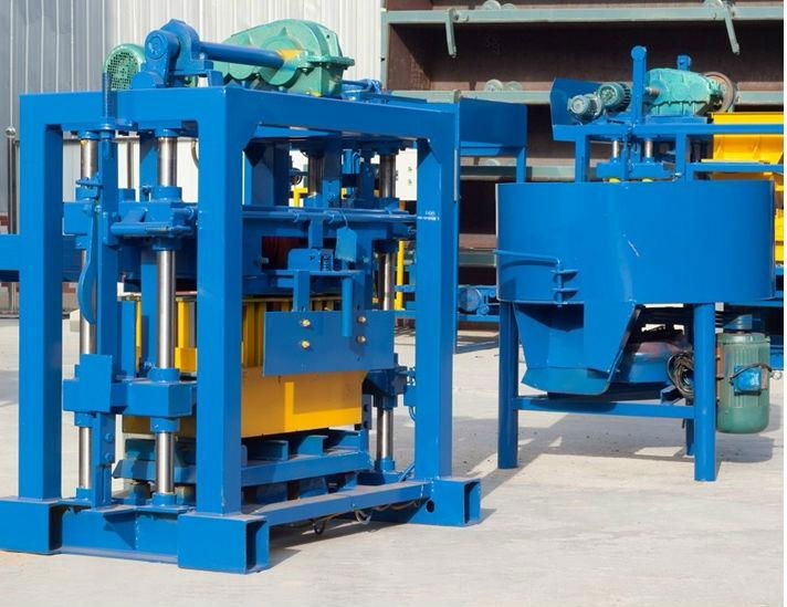 QT40-2 small concrete building blocks machine in Cango  2