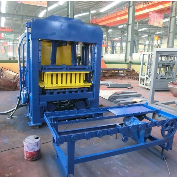 QT4-15C fully automatic fly ash brick making machine  2