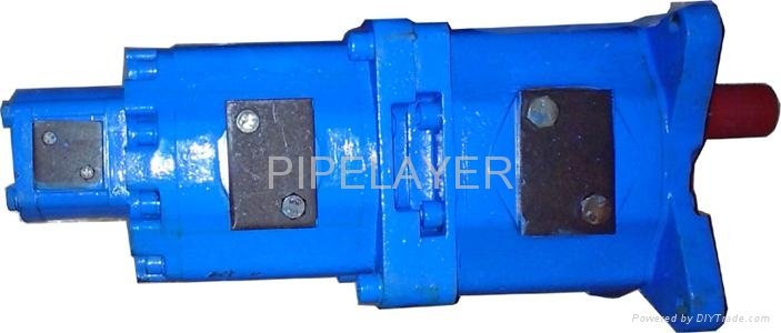 Gear pump for pipelayer