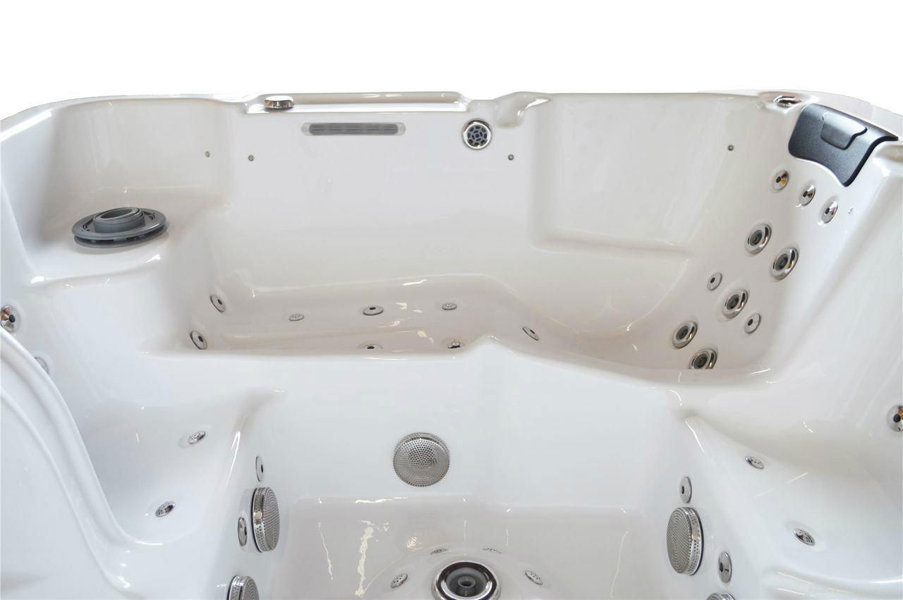 Bath tub and shower 4