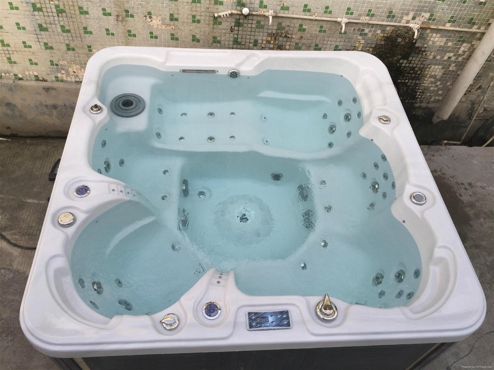 Bath tub and shower 5