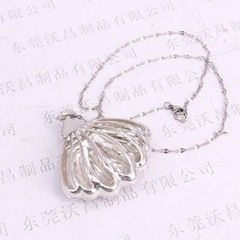 Zinc alloy shell pendant