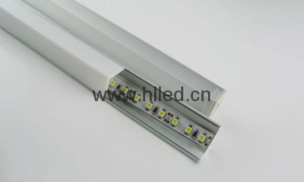 LED corner profile for cabinet lighting