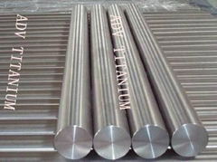 Titanium bar and titanium alloy rod