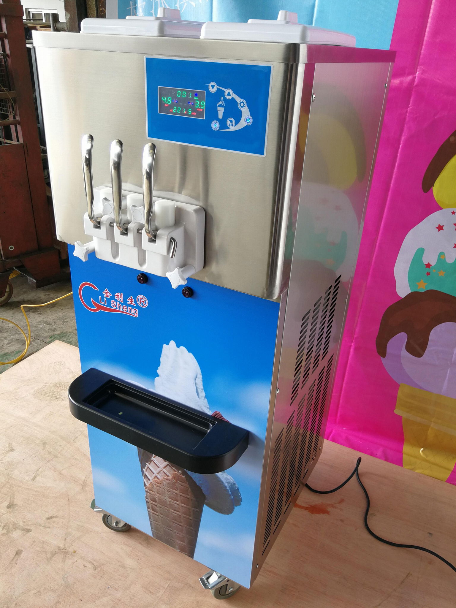 3 Flavor Commercial Soft Ice Cream Machine with Air Pump 2