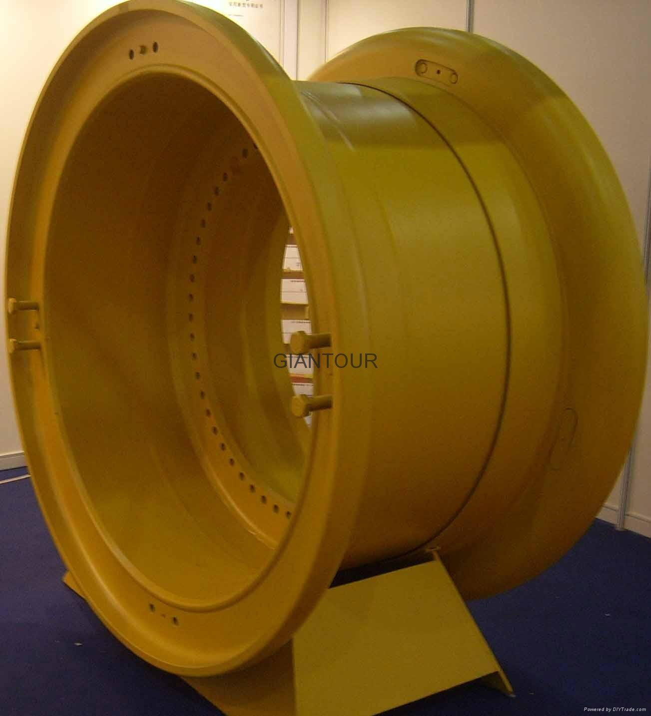 Sell mining wheel OTR steel rim wheel for giant dump truck Komatsu KOM 930E
