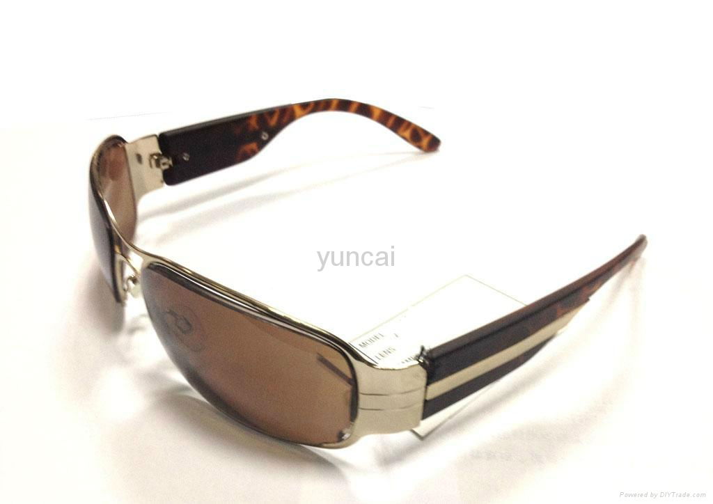 Fashion women sunglasses with UV protection lens