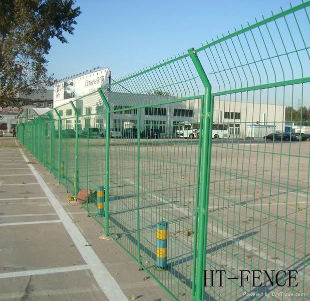 Highway safety fence 3