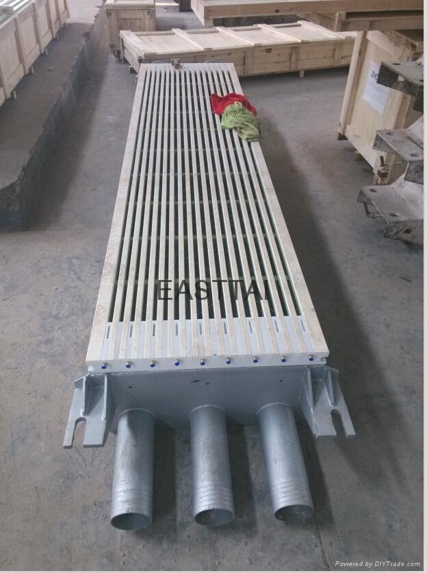 Dewatering elements forming board vacuum suction box