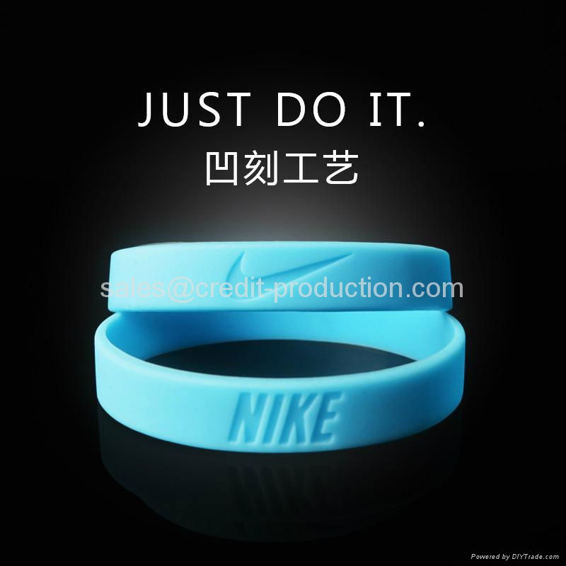 Embossed Silicone Bracelet for sell