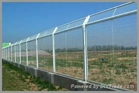 welded wire mesh fence 2