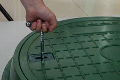 Lockable manhole covers