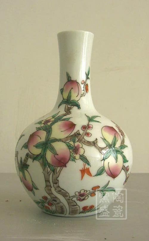 粉彩瓷花瓶